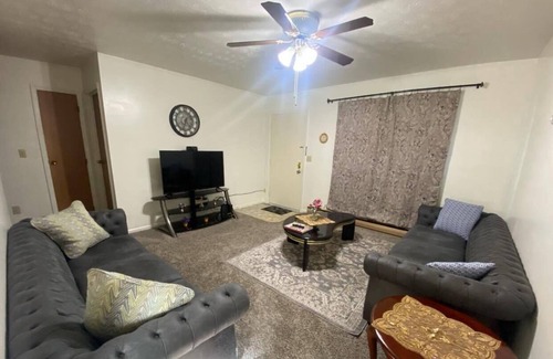 Oxford House | Cozy duplex home, 2 mins from Miami U and downtown.