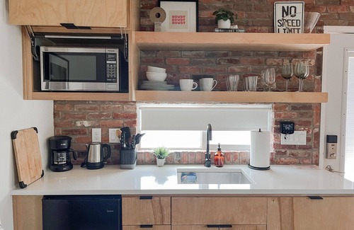 Waller Creek District House | Cozy East Austin Loft With Downtown Views and Low Key Vibes