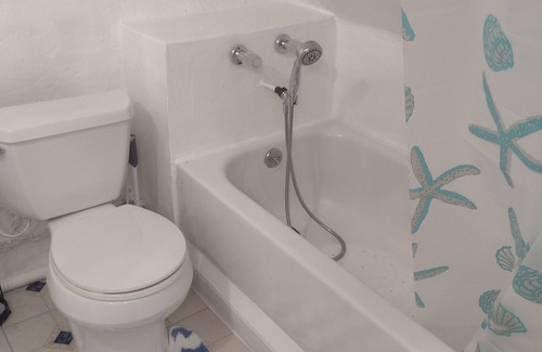Pittsburgh Apartment | Cozy Efficiency Apartment. Minutes from downtown Pittsburgh.