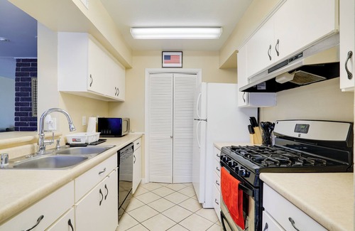 Thunderbird Condo | Cozy El Paso Condo w/Patio ~ 7 Mi to Dtwn!