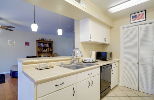 Thunderbird Condo | Cozy El Paso Condo w/Patio ~ 7 Mi to Dtwn!
