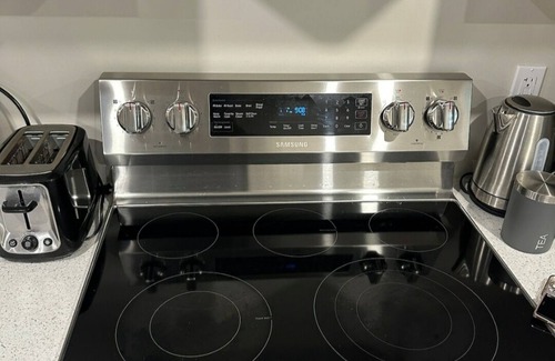 Brampton House | Cozy Elegant 1 Bedroom Premium Suite Entire Place WiFi, AC in peaceful Brampton