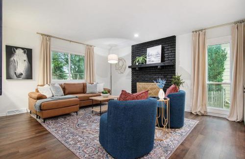 Millard House | Cozy & Elegant Gem Fenced Yard BBQ & Games