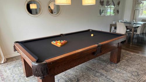 Millard House | Cozy & Elegant Gem Fenced Yard BBQ & Games