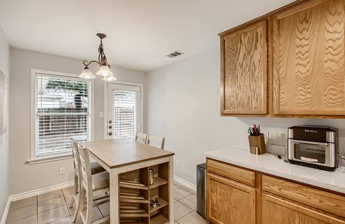 Denton County Apartment | Cozy Entire 1st & 2nd Floor Apartment w/Amenities