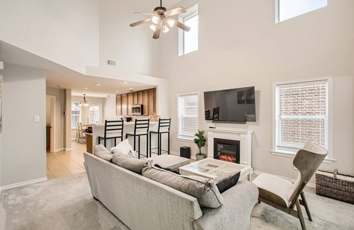 Denton County Apartment | Cozy Entire 1st & 2nd Floor Apartment w/Amenities