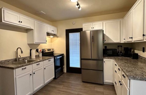 University Heights Apartment | Cozy Escape 1BD UNM Recently Renovated & Walkable!