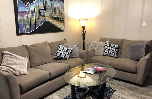 Marshall-Shadeland House | Cozy escape close to downtown, stadiums & parks