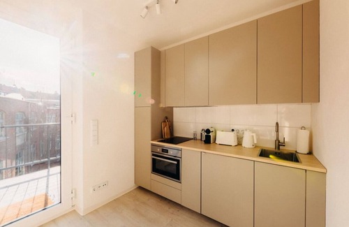 Friedrichstadt Apartment | Cozy Escape | Retro Charm | Bright Design