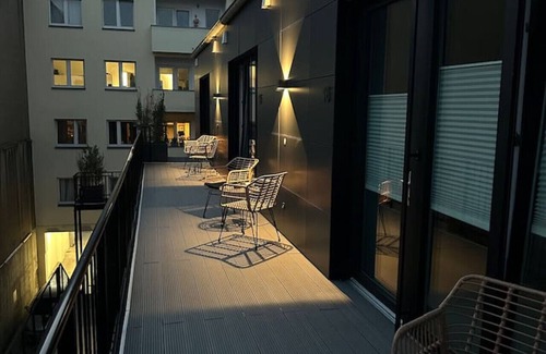 Friedrichstadt Apartment | Cozy Escape | Retro Charm | Bright Design