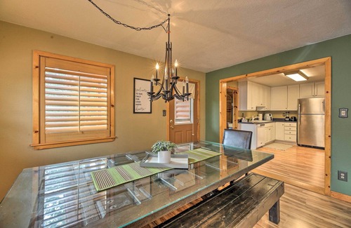 Timberland Acres Cabin | Cozy Escape with Yard: Hike, Sightsee & Explore!