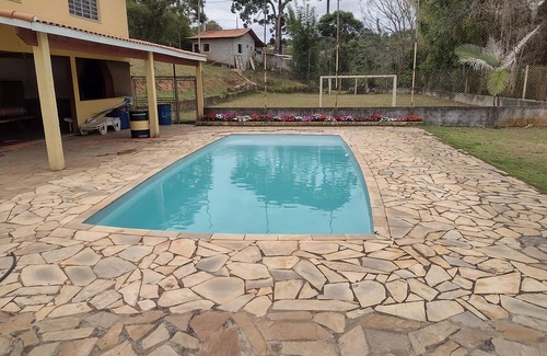 Ibiuna House | Cozy estate with ample space in the style of Grandma's house.