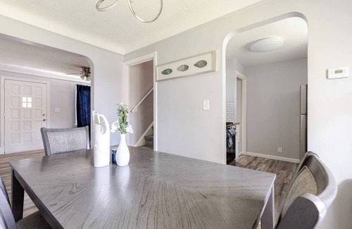 Euclid House | Cozy Euclid Home Near Lakefront