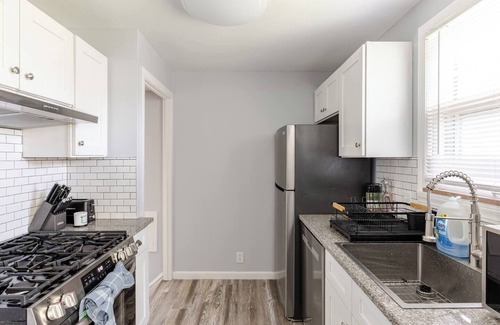Euclid House | Cozy Euclid Home Near Lakefront