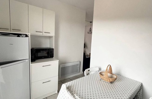 Amelie-les-Bains-Palalda Apartment | Cozy F2 Apartment with Parking, Balconies, and WIFI Near Thermal Baths