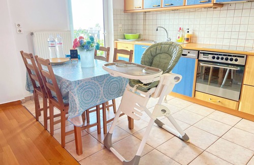 Agia Paraskevi Apartment | Cozy fairytal garden apartment, Family Friendly, Free Parking, 15 Min to Airport