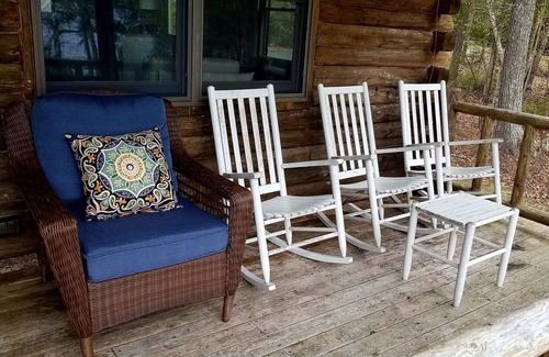 Sullivan Cabin | Cozy Fall Escape – Foliage, Fire Pits & Fido Welcome!