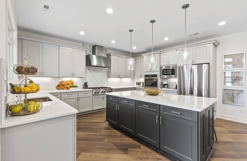 Belmont House | Cozy Fall Nights | Hot tub+Firepit+Sleeps 14+Lake Wylie | 20m to CLT