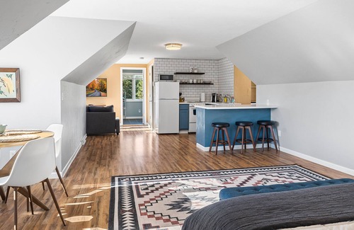 Ephraim Apartment | Cozy Fall Studio Above Bakery Perfect for Two