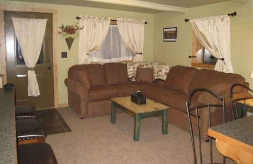 West Yellowstone Cabin | Cozy family cabin just a minute from Yellowstone Park! Book Now for Summer!