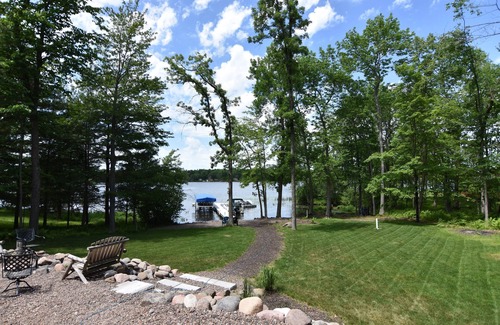 New Auburn Cabin | Cozy Family Cabin on Island Chain of Lakes