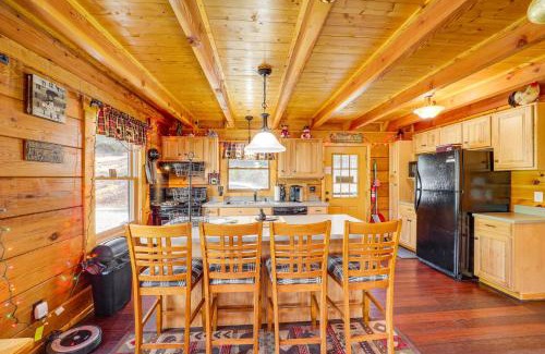 Deep Gap House | Cozy Family Cabin with Hot Tub - 10 Mi to App State!