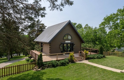 Williamstown Cabin | Cozy, family friendly country Side Cabin 15 Min to the Ark Encounter w/fire pit
