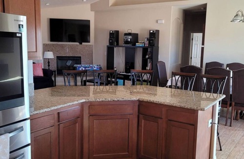 Hesperia House | COZY FAMILY HOME WITH A POOL AND SPA