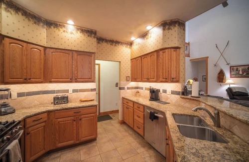 Seven Springs House | Cozy Family Mountain Home in Seven Springs