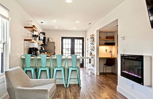 Black Mountain House | Cozy Family Retreat w/HT-Sauna Deck & DT Charm
