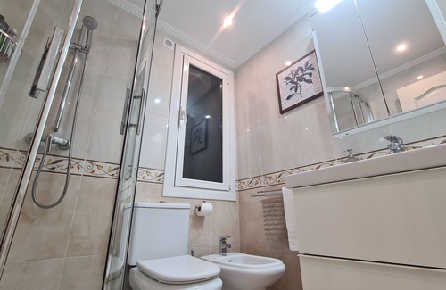 Gros Apartment | Cozy family retreat in Gros, 10 min from Zurriola Beach. Comfort and tranquility