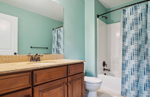 Newark House | Cozy family size Lakeview home, 6 mins drive to University of Delaware