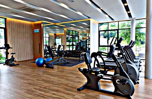 Bayan Lepas Apartment | cozy family stay seaview & airport view batu maung