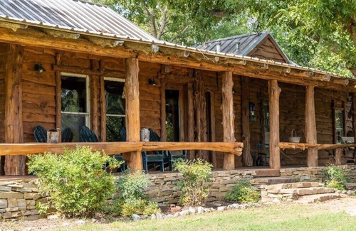 Satin Cabin | Cozy Farmhouse Escape, Thrilling Skeet Shooting