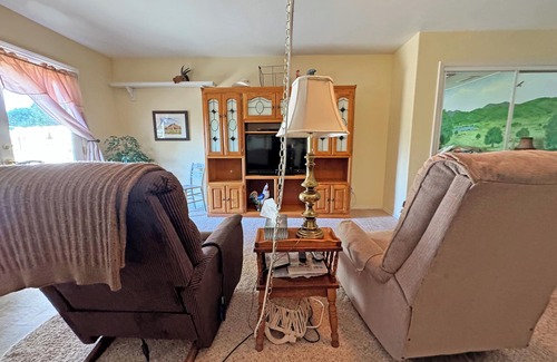 Templeton Apartment | Cozy farmhouse studio, a chicken lovers dream!