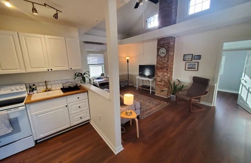 Boiling Springs Cottage | Cozy Farmhouse Cottage
