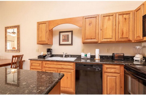 Indian Point Resort | Cozy Fireplace, Beautiful Panoramic View of Lake & Forest ~ 1 Bedroom w/1 Bath