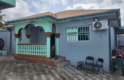 Freetown House | Cozy Flat 5 Minutes To Beach