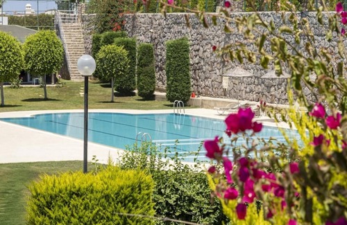 Kadıkale Apartment | Cozy Flat with Sea View and Shared Pool in Bodrum