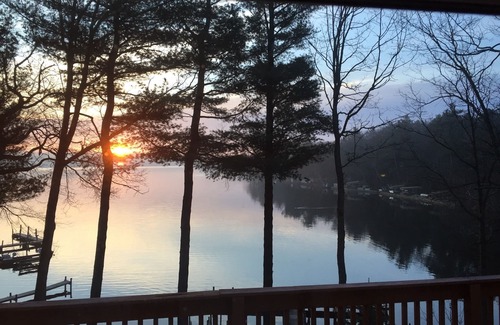 Pentwater Cabin | Cozy "Flip Flops" Cabin in the woods with Pentwater Lake frontage and access