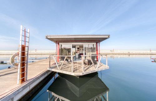 Haabersti Boat Rental | Cozy Floating house with sauna
