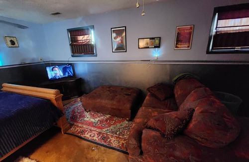 Columbia Apartment | Cozy for 2, Jacuzzi retreat, close to excellent park.