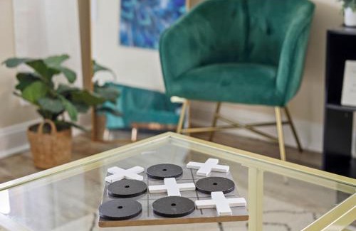 Memphis House | Cozy For Two