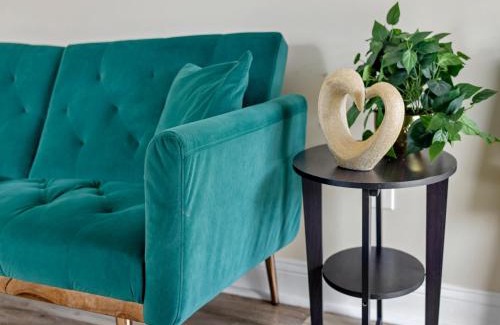 Memphis House | Cozy For Two