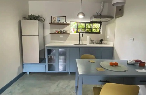 Roble Villa | Cozy Forest Villa at City's Edge.nn