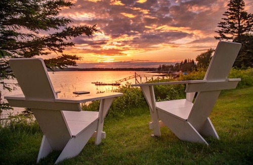 Boothbay Harbor Condo | Cozy Forest Cottage | Stone FP | No Hidden Fees