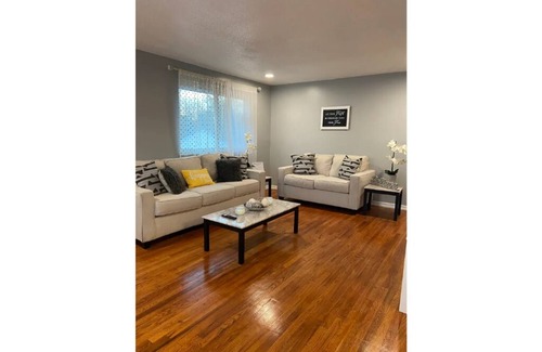 Westwood House | 🌟Cozy Four Bedroom Home Away From Home