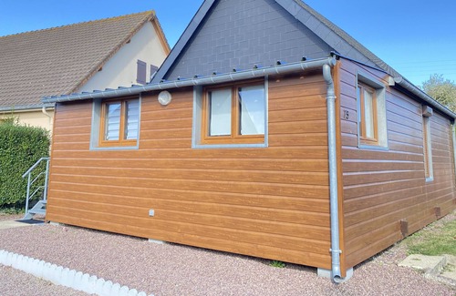 Merville-Franceville-Plage Ski Chalet | Cozy chalet by the sea