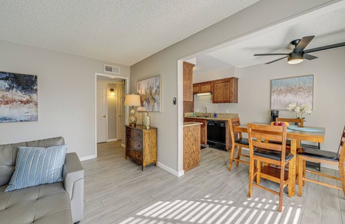 Fresno Apartment | Cozy Fresno Condo w/Balcony & Pool Access