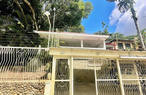 Chacao Apartment | Cozy Fully Equipped Studio with King Bed and Independent Entrance